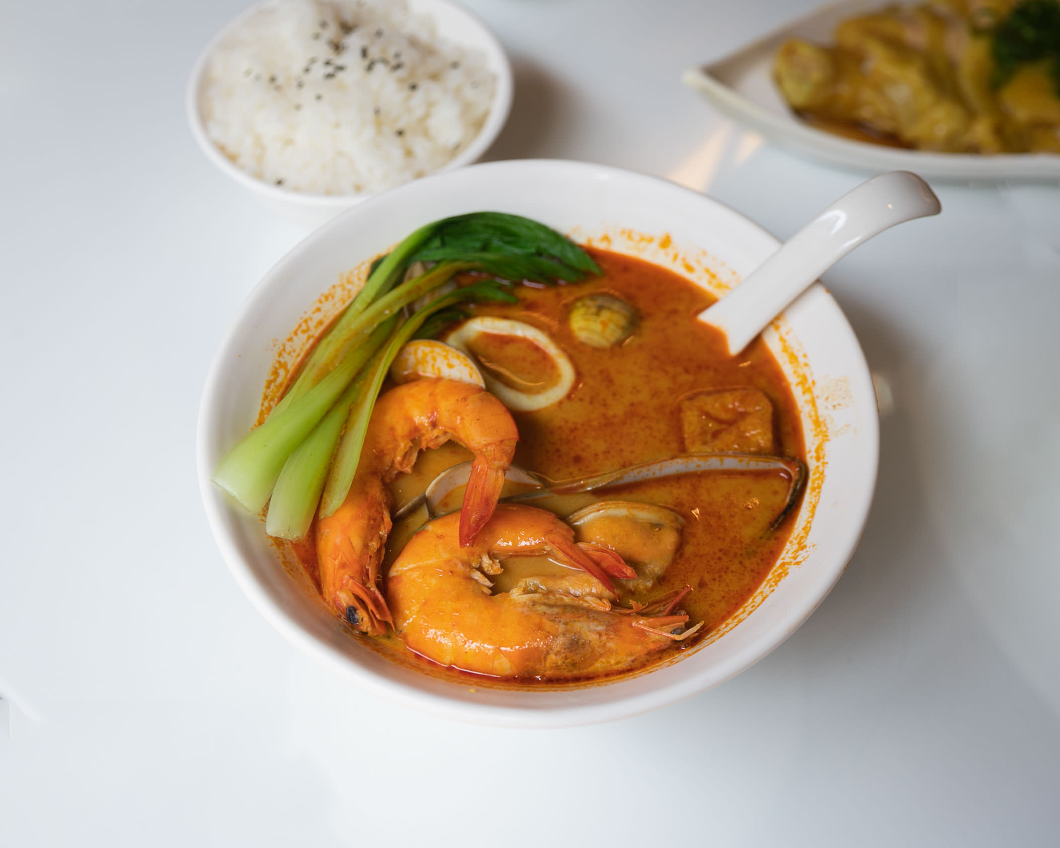新竹美食「Daima 大馬南洋料理」金山街美食推薦，迷人的海南雞飯配上美祿，必吃馬來西亞料理！