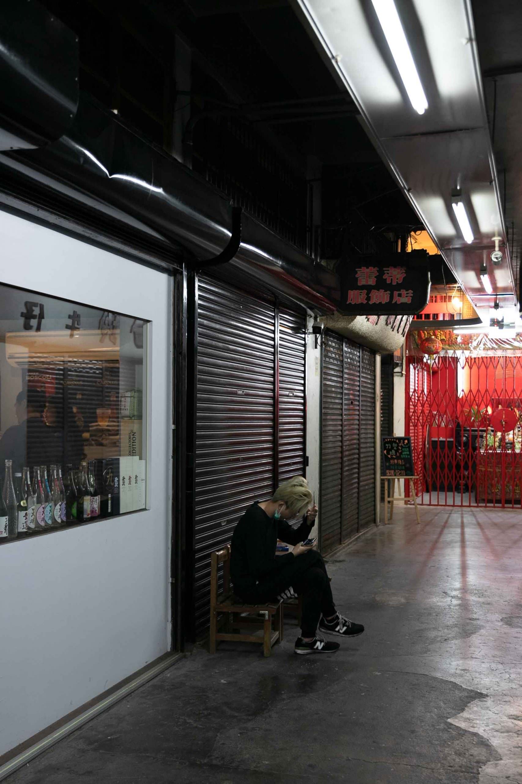 新竹酒吧｜ BAR SPEAKEASY MINI 禁酌令  由東門市場為入口，一起穿越時空至回憶裡的柑仔店。