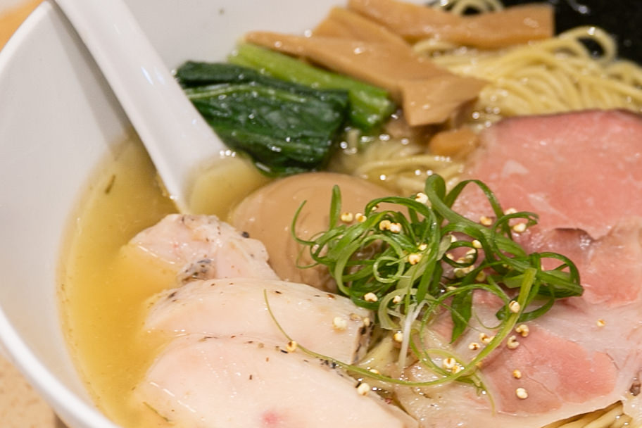 新竹拉麵｜大角拉麵 日本拉麵職人之手，來東門市場吃一碗招牌雞清湯拉麵。