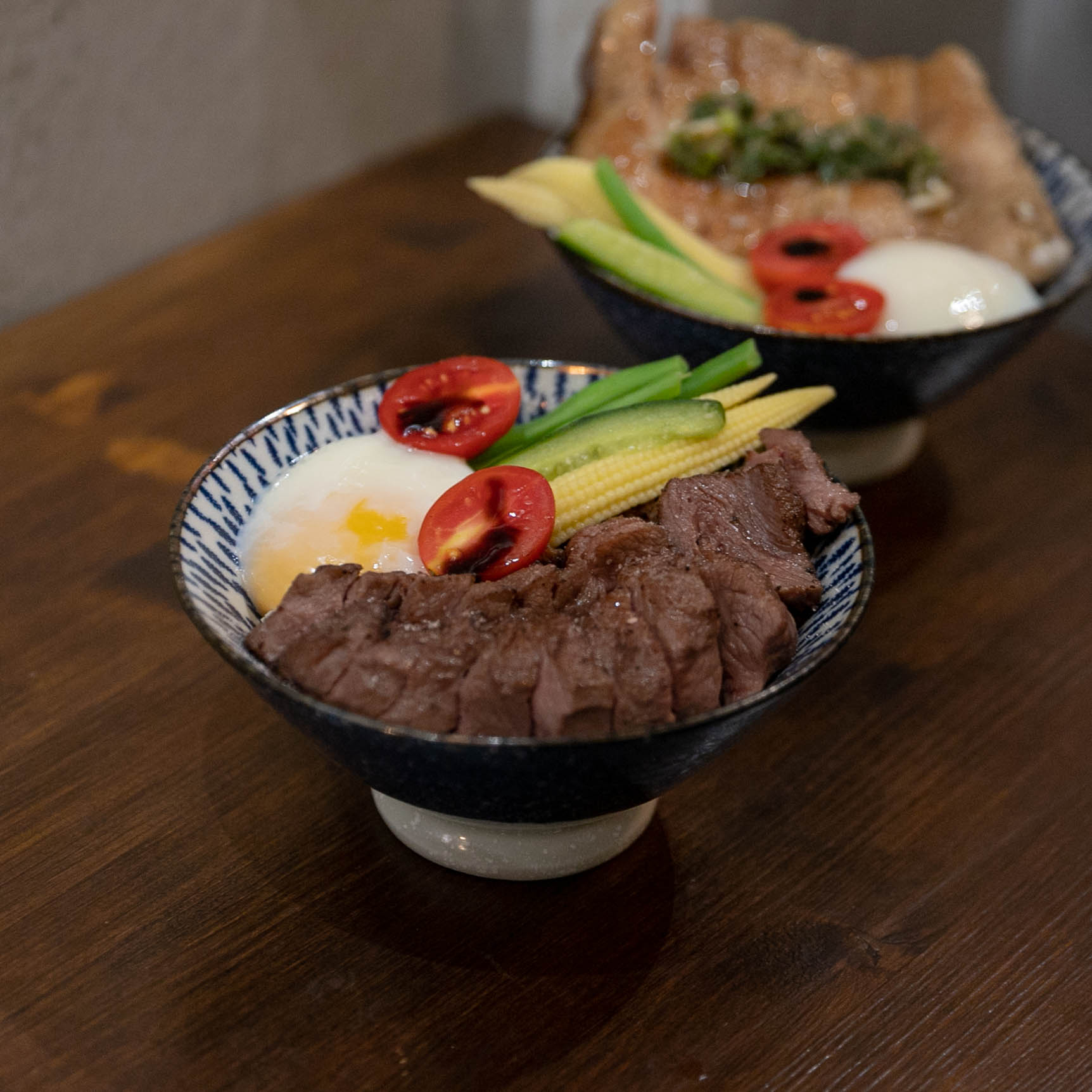 硬派主廚的軟嫩料理｜新竹｜東門市場 來吃肉肉囉！享受舒肥牛排蓋飯大餐。