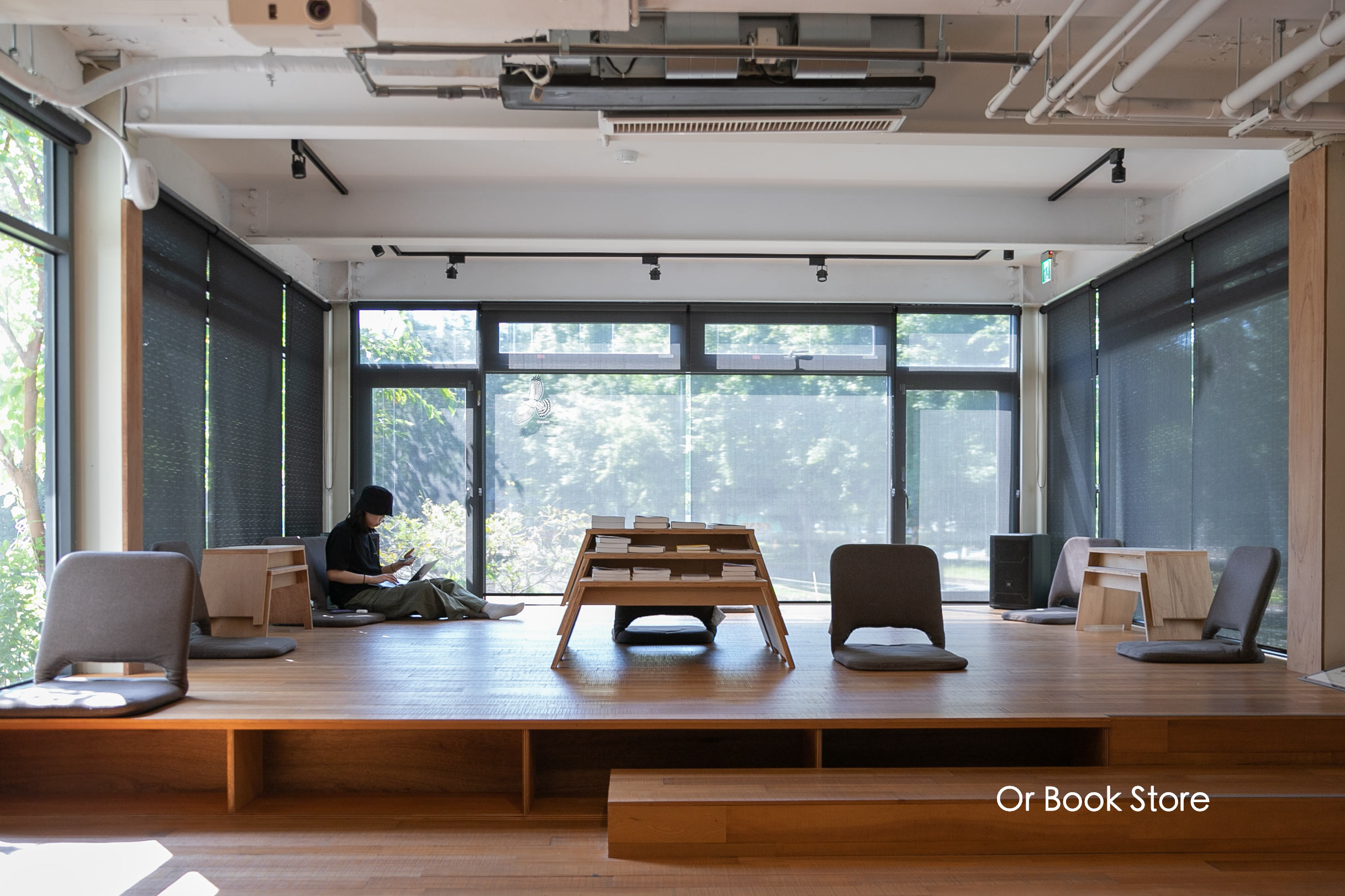 或者 Or Book Store｜新竹｜咖啡廳 是一間書店，也是一間輕蔬食咖啡館。