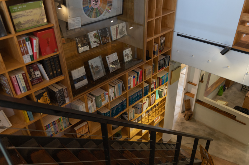 或者 Or Book Store｜新竹｜咖啡廳 是一間書店，也是一間輕蔬食咖啡館。