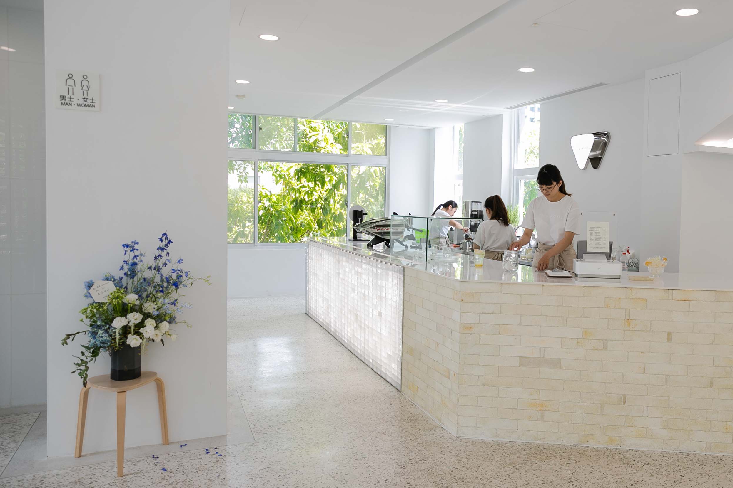 新竹美食-春室Glass Studio + The POOL，動物園旁新竹咖啡廳、玻璃工藝展示空間，捲尾家雪糕氣泡飲。
