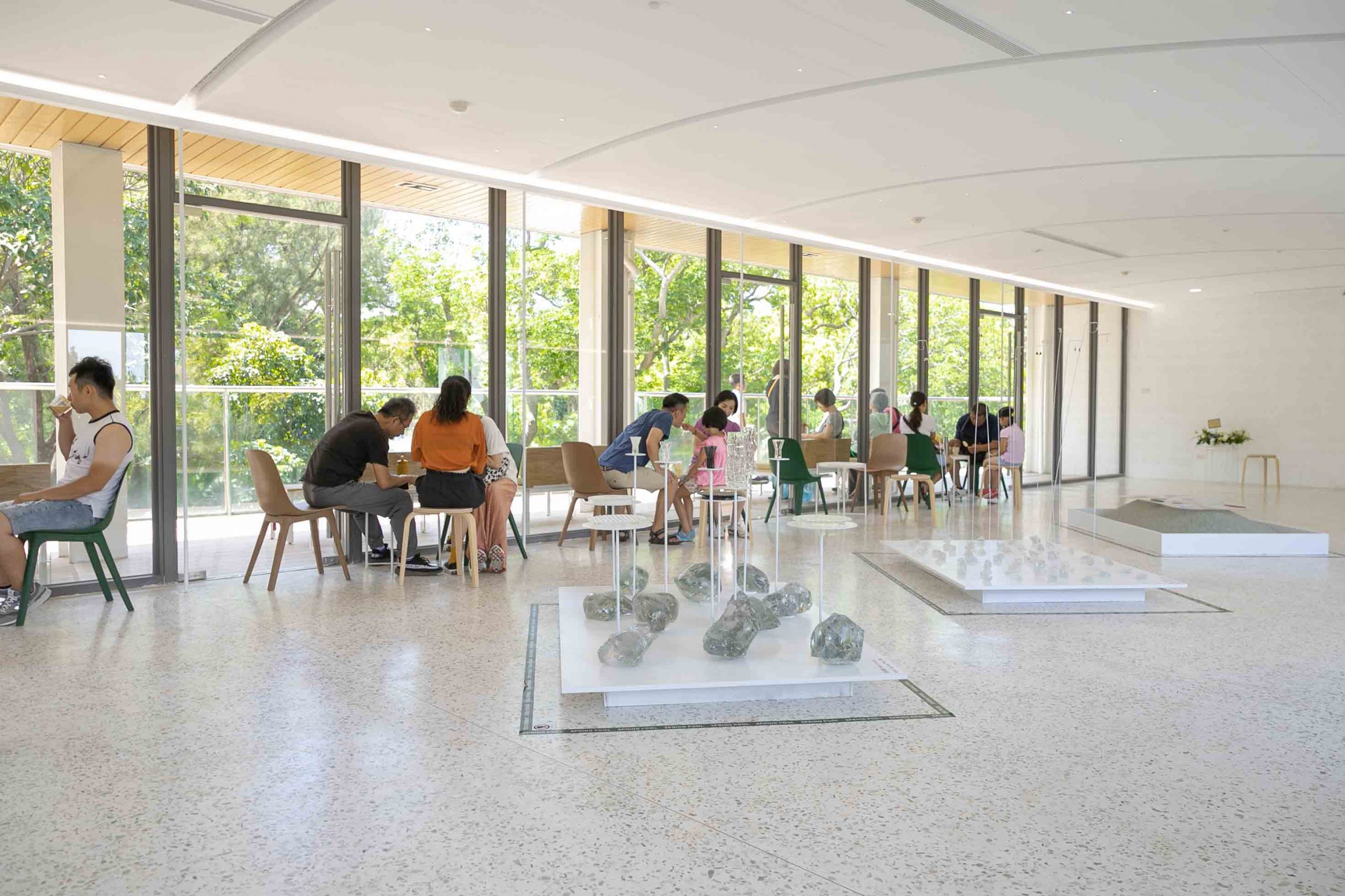 新竹美食-春室Glass Studio + The POOL，動物園旁新竹咖啡廳、玻璃工藝展示空間，捲尾家雪糕氣泡飲。