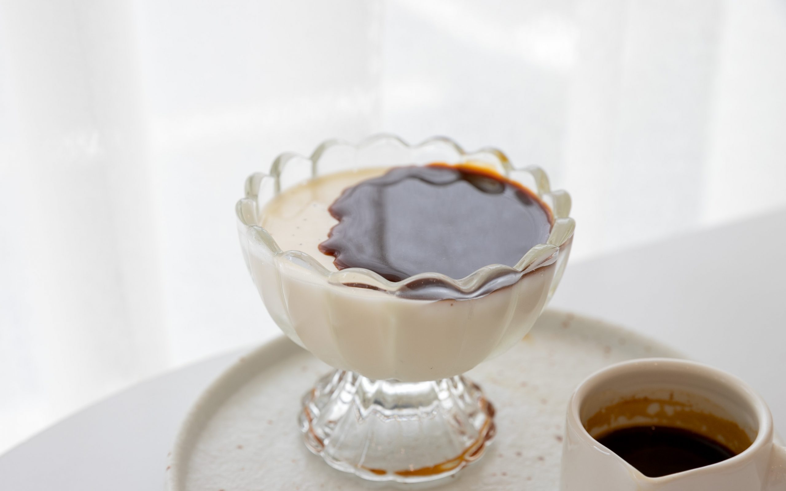 新竹美食｜葵沐 Cremeux 法式手工甜點 在糕點櫃裡，屬於藍帶甜點師的藝術品。