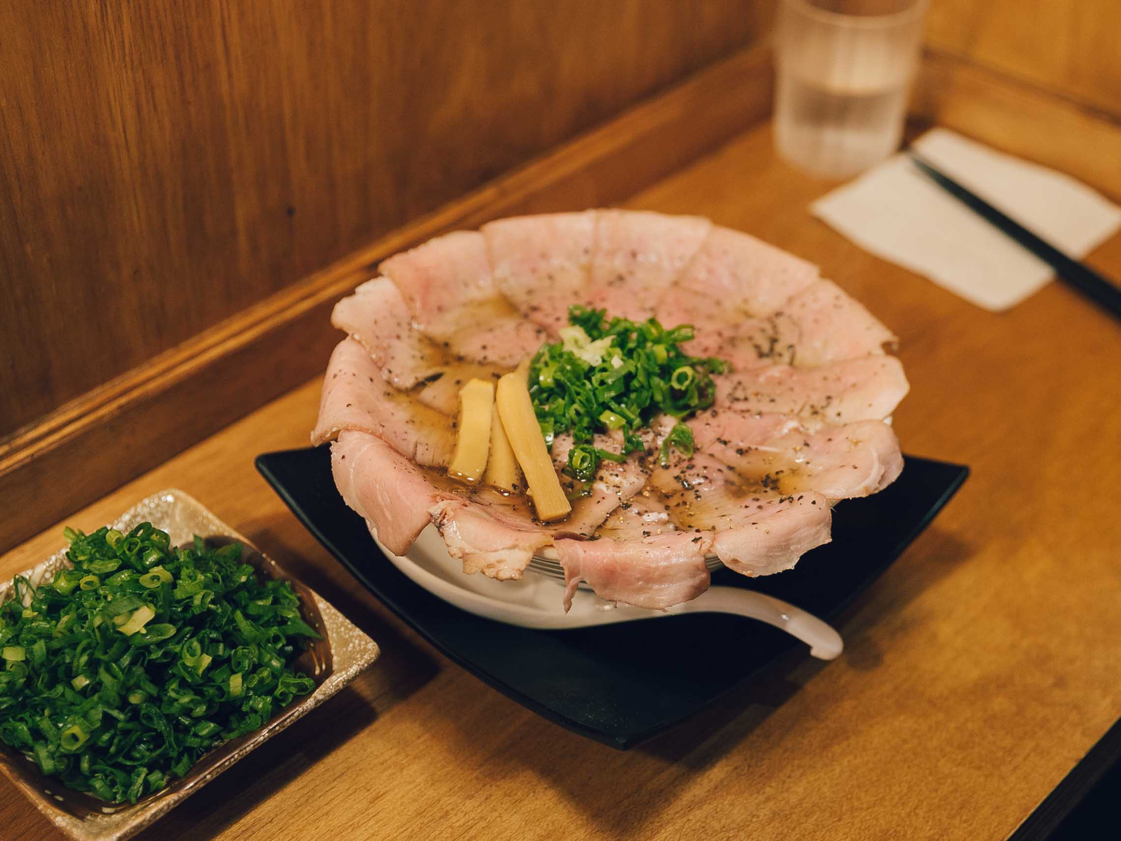 新竹拉麵｜鷹流東京醬油拉麵蘭丸 新竹勝利店 你喜歡台灣味還是日本味呢。