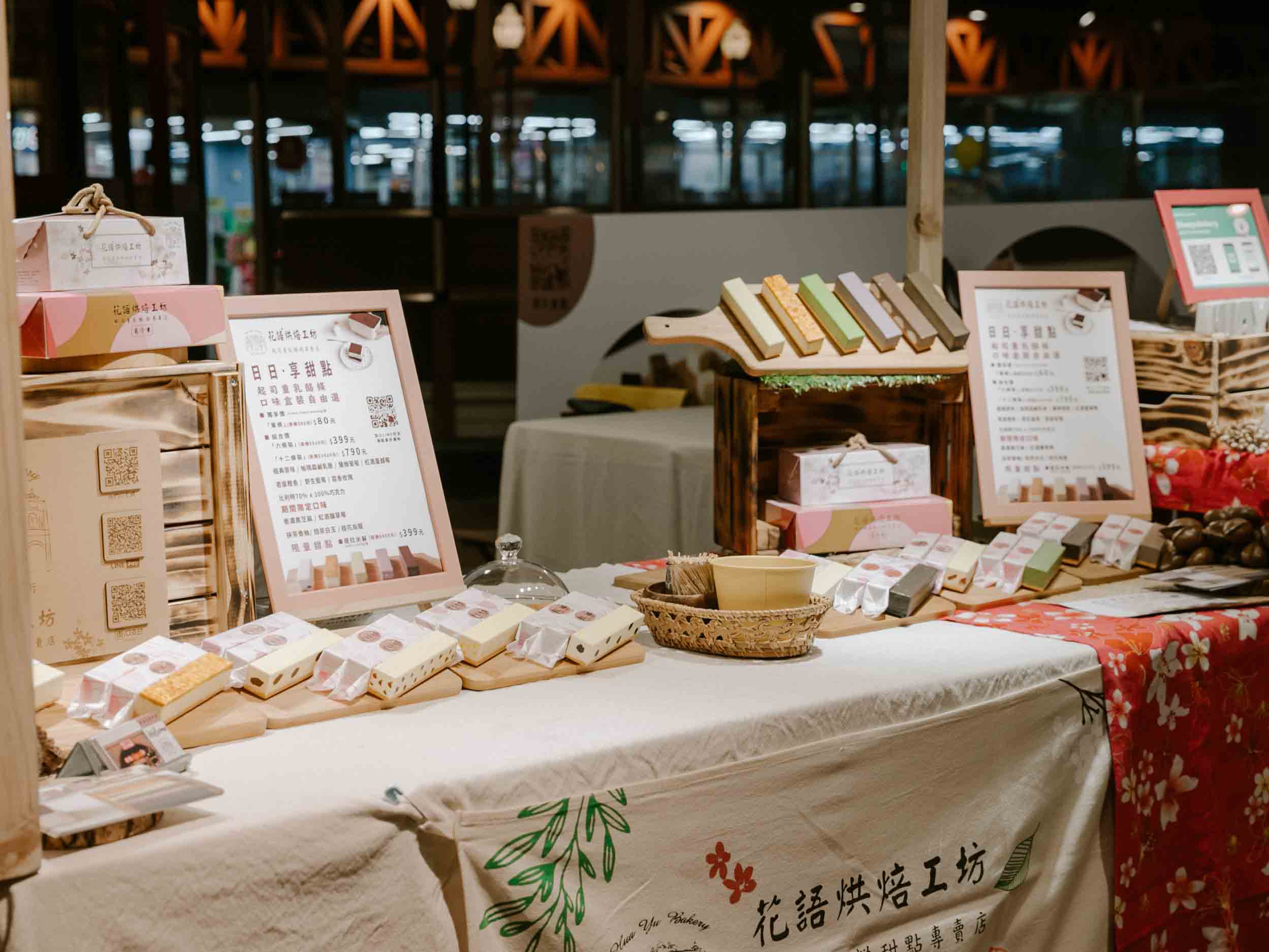 新竹美食｜巨城快閃店 花語烘焙工坊期間限定五種口味的迷人起司條新上市。