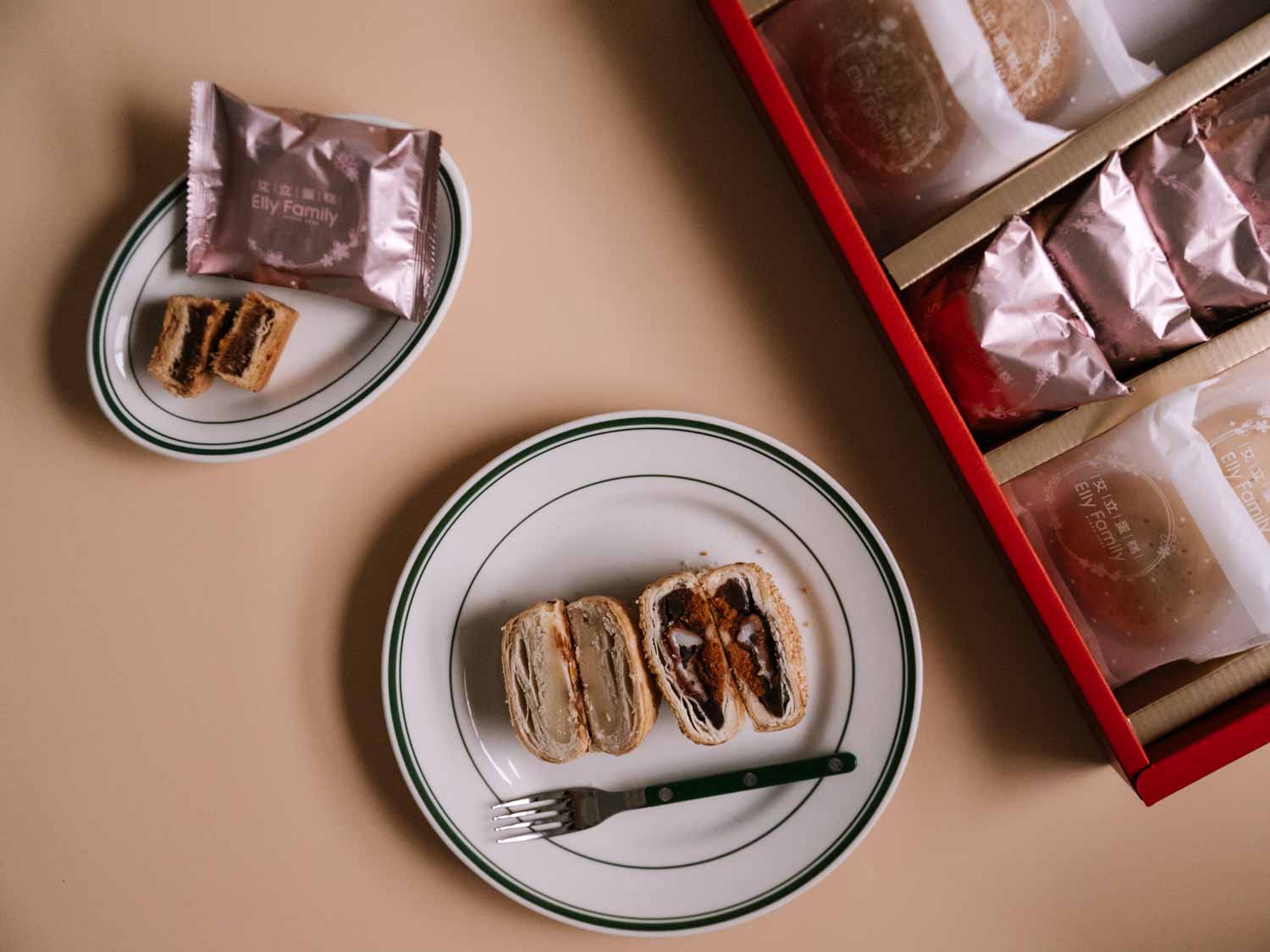 【艾立蛋糕】中秋節減糖月餅禮盒，單純自然的原味，一起享受不甜膩的中秋節！大推酥脆細緻奶香蝴蝶酥、冠軍蛋黃酥、芋頭麻糬酥。