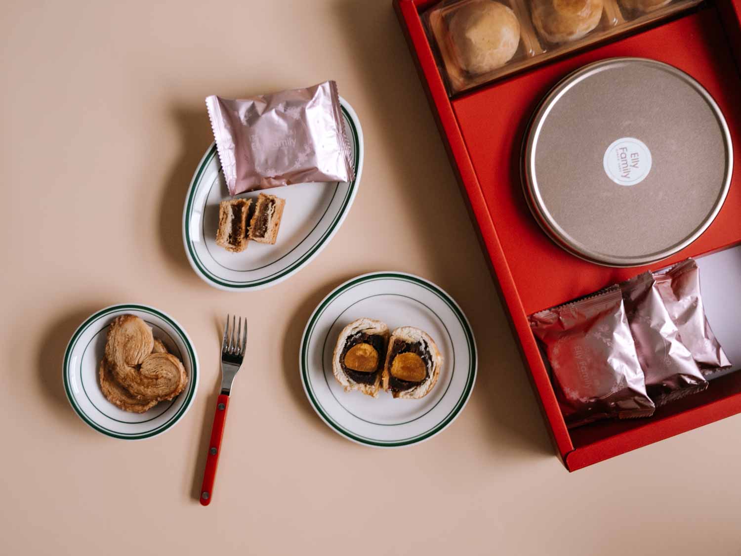 【艾立蛋糕】中秋節減糖月餅禮盒，單純自然的原味，一起享受不甜膩的中秋節！大推酥脆細緻奶香蝴蝶酥、冠軍蛋黃酥、芋頭麻糬酥。
