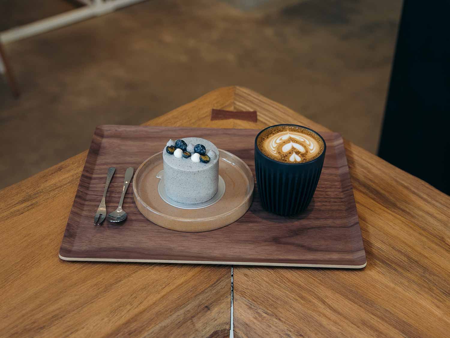 竹北咖啡廳-日遲DIDcoffee 販售像是藝術品蛋糕甜點、人氣限量銅鑼燒、單品咖啡、飲料！還有藝術展覽空間不定期佈展。