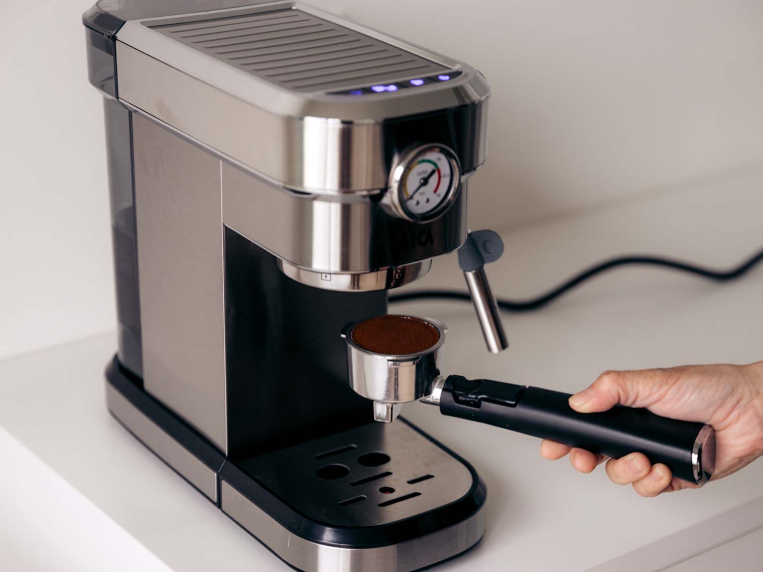 質感實用兼具的「萊卡職人半自動義式咖啡機」在家輕鬆煮出大師級咖啡！