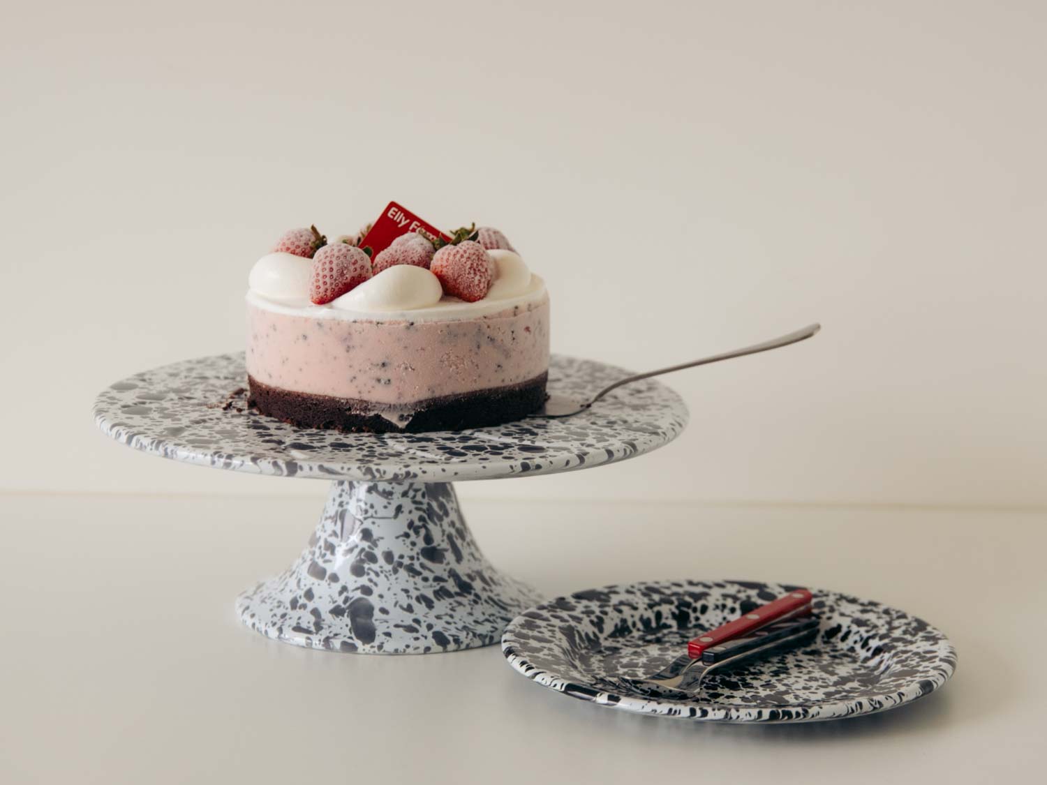 艾立手工優格草莓冰淇淋蛋糕