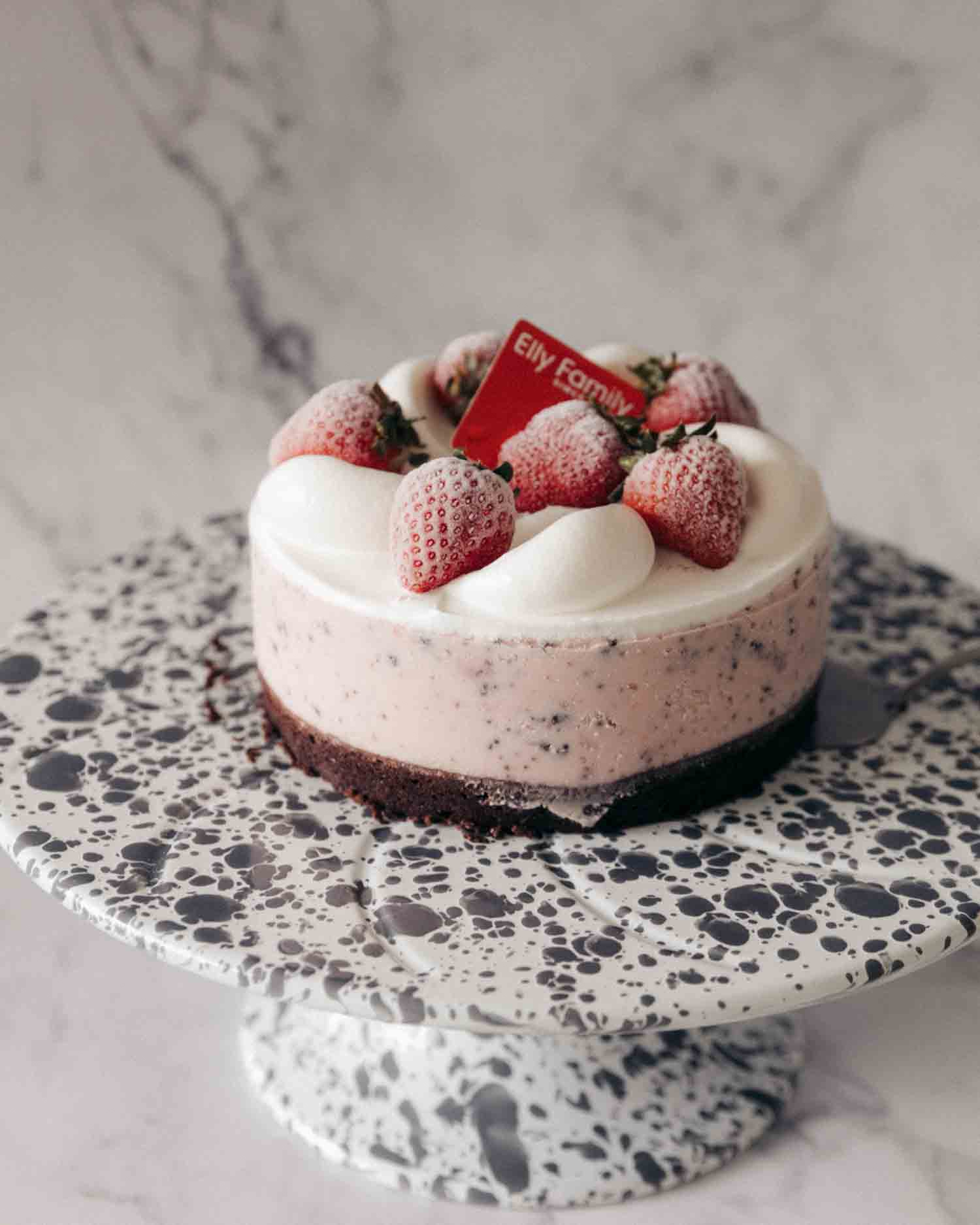 艾立手工優格草莓冰淇淋蛋糕